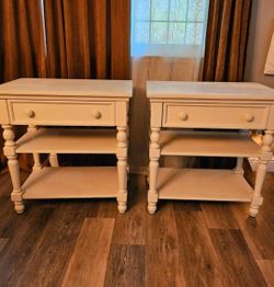 2 wood nightstands/side tables