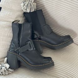 Out Of Stock Size 7, Doc Martens Gaya alternative Leather Heller Chelsea Boots 