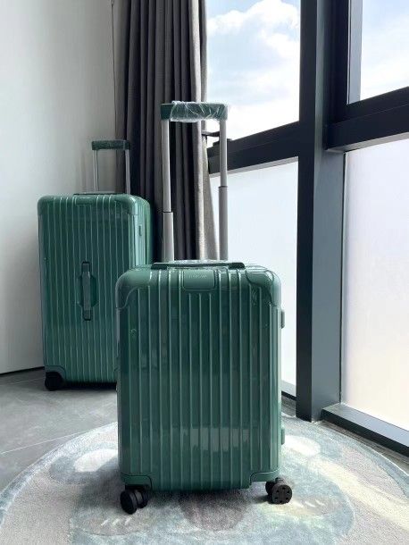  Rimowa Essential Luggage Pine Green 21"