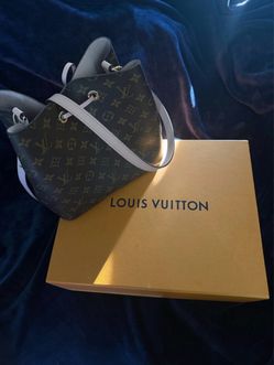 Louis Vuitton Monogram bucket bag with pink strap