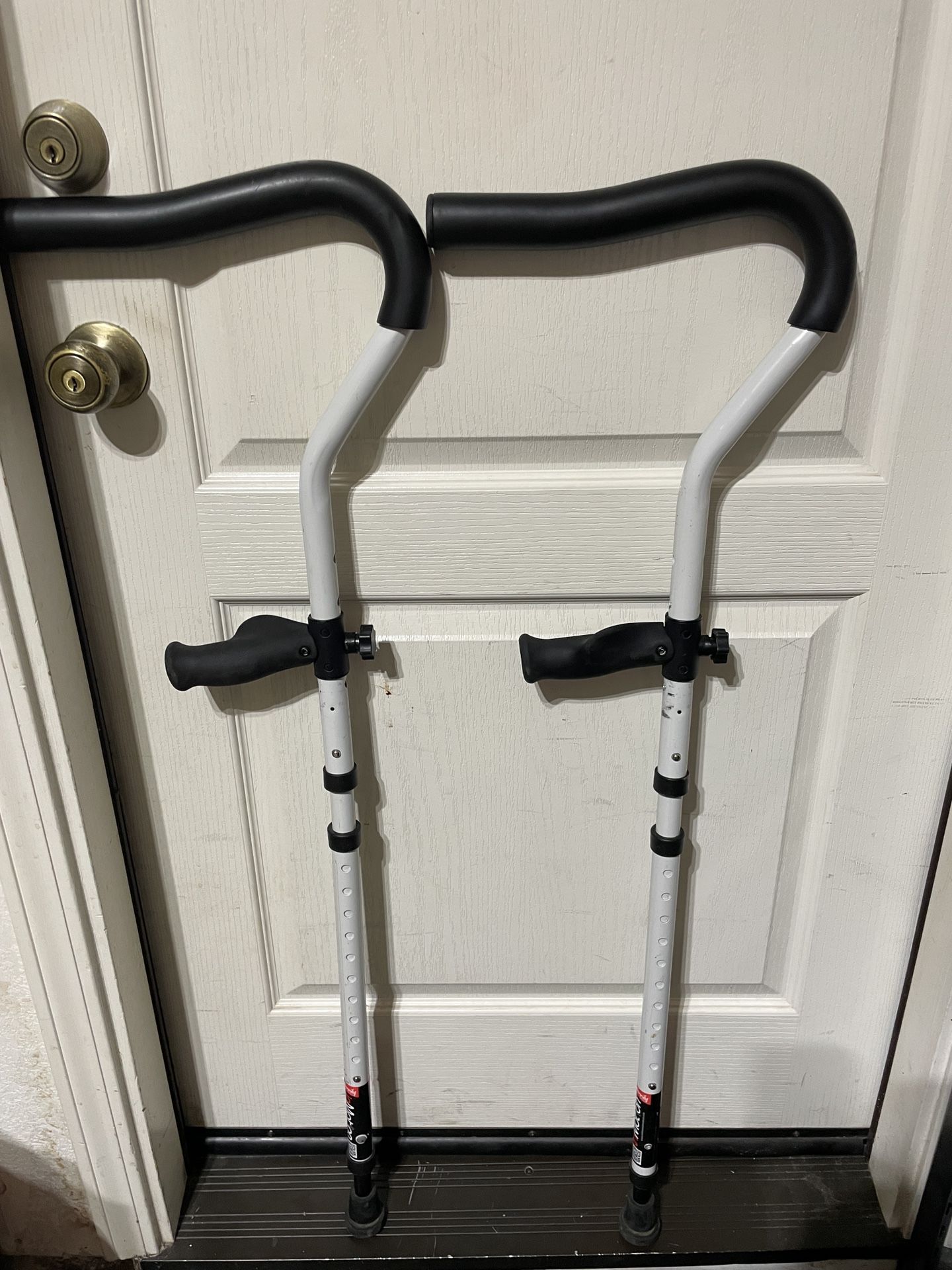 UNDERARM CRUTCHES / IN-MOTION PRO / MILLENNIAL MEDICAL / 4’10” - 5’8”