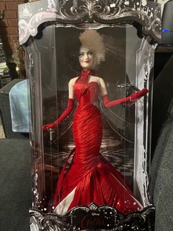 Disney Cruella Devil Doll NIB no damage