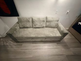 Sofa / couch / bed