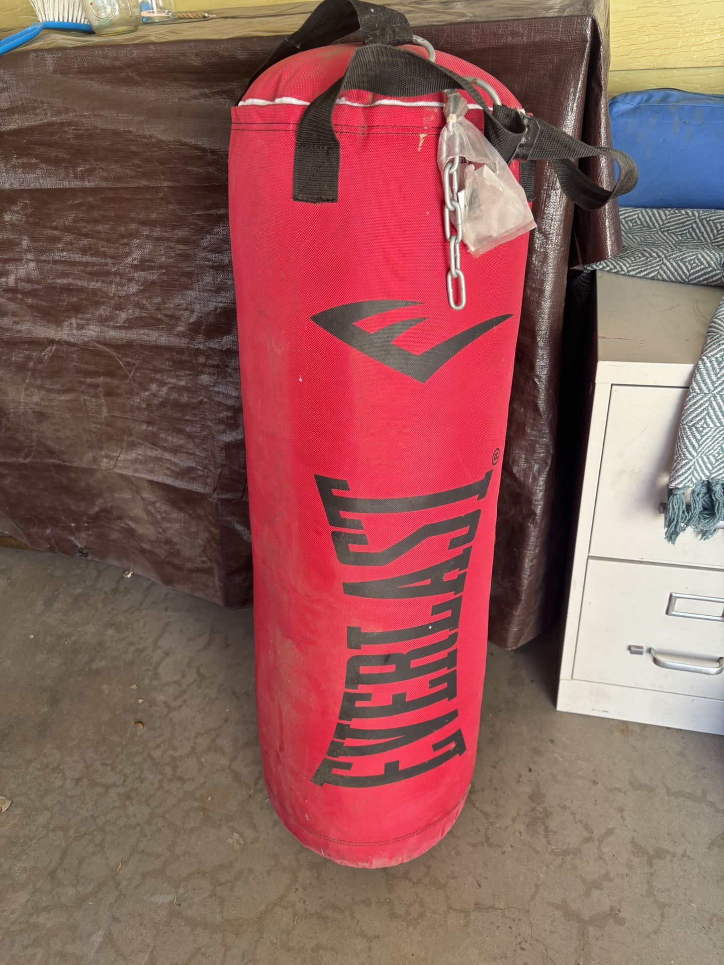 Everlast 80 Lb Heavy Boxing Bag