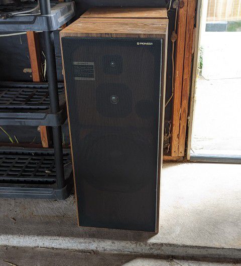 Vintage 1989 Pioneer 3 Way Tower speakers 
