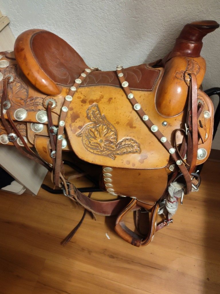 Nampa Saddlery Roping Saddle & Bridle with Bit