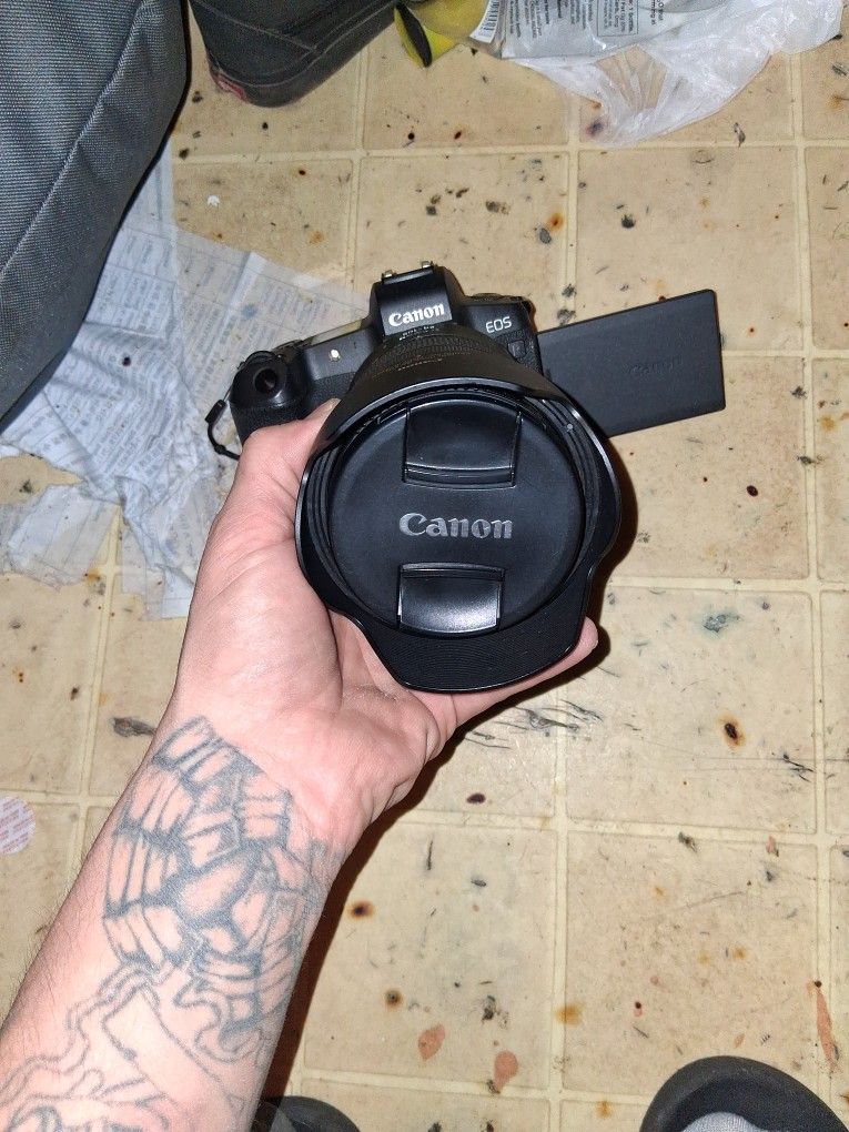 Cannon E0s R W/ 24-105 Mm Lens