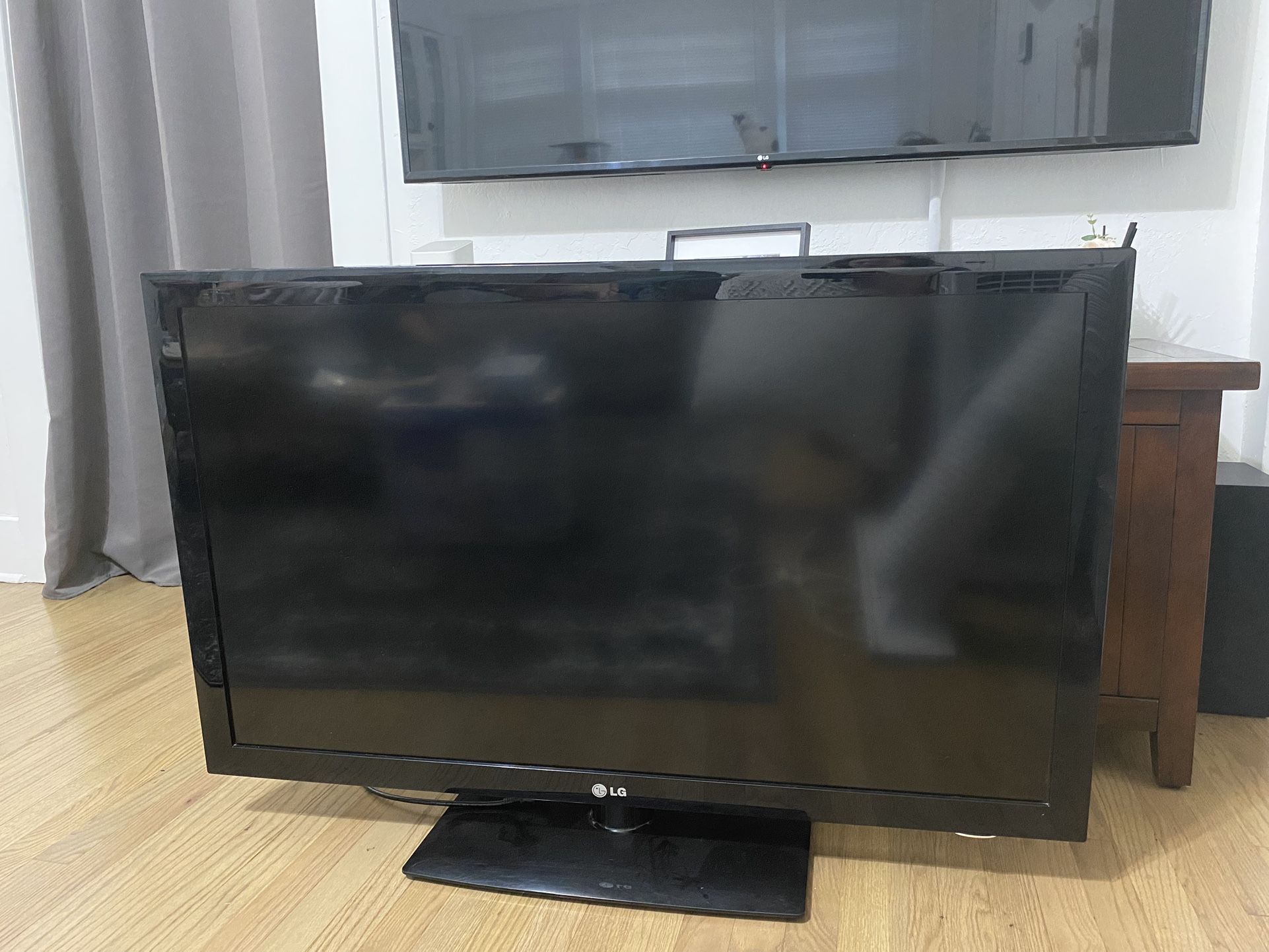 47 in 1080p Flat Screen LG Tv