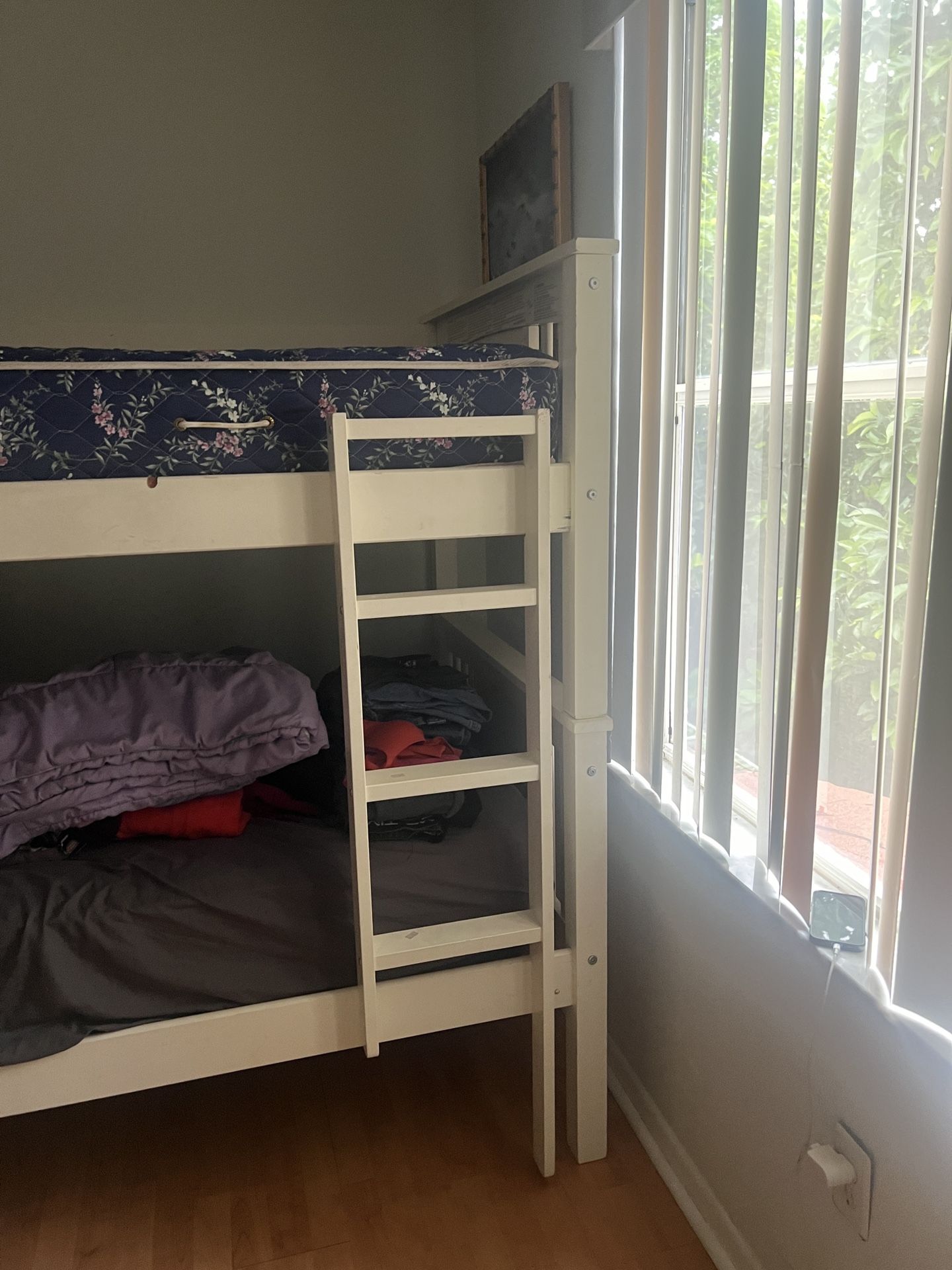 Twin Bunk Bed 