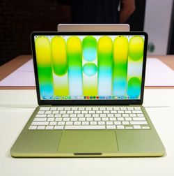 Macbook Neo 13 Inch 8 GB 256 storage - Citrus