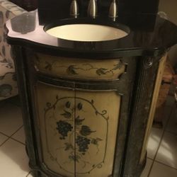 Vintage Bathroon Vanity And Mirror