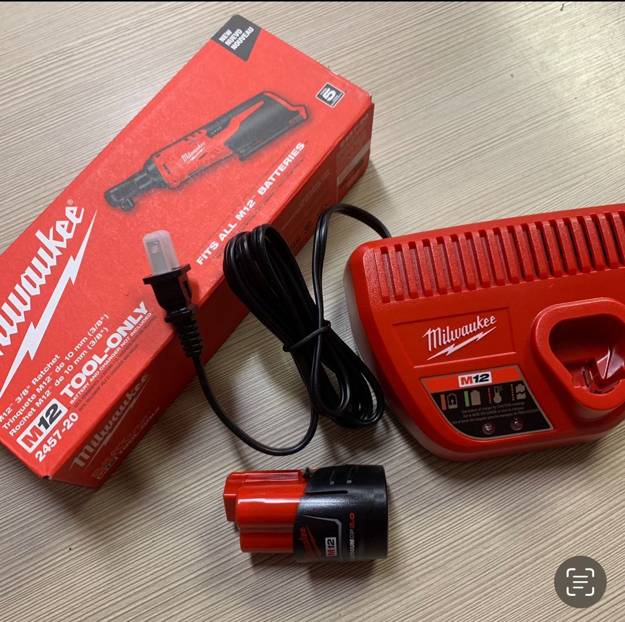 Milwaukee New Kit 3/8” Ratchet M12 Battery And Charger