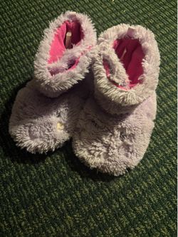 Kids purple slippers size xl 11-12
