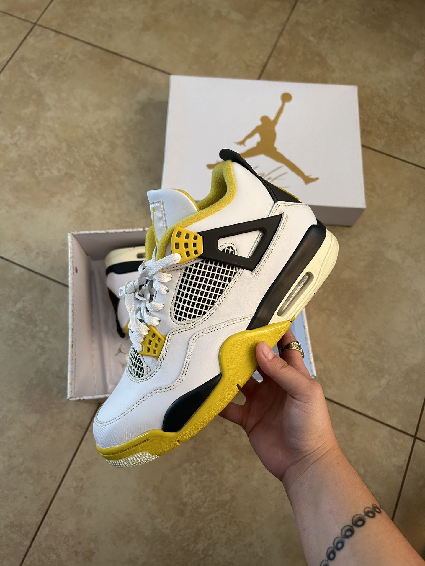 Jordan 4 Retro Vivid Sulfur