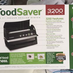 NIB FoodSaver Vacuum Food Sealer - version 3250