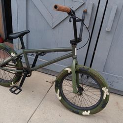 BMX.       ELITE.        20"tires 