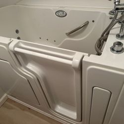 Walk-in Tub / SafeStep Hybrid Tub