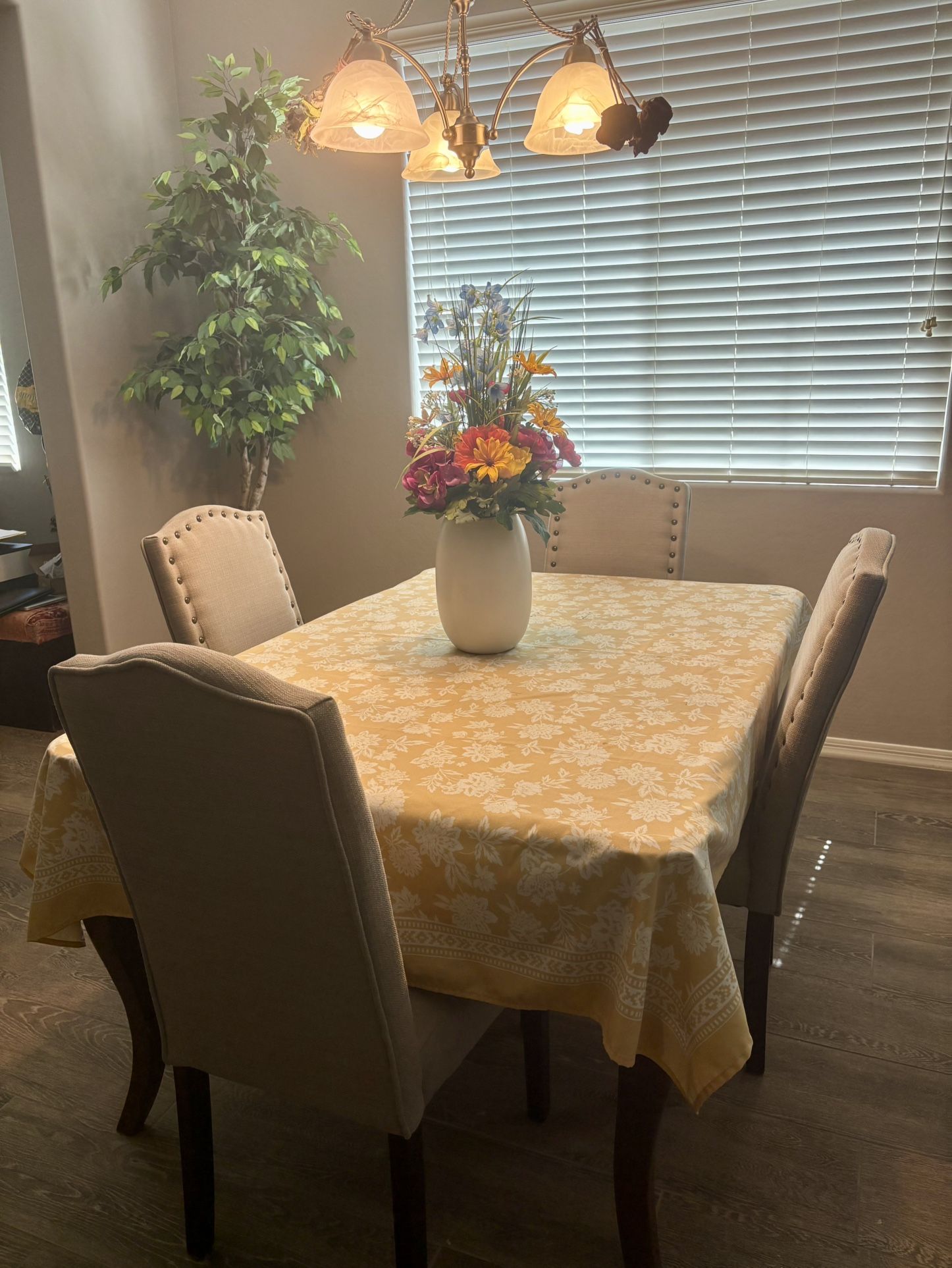 $100 Takes ALL 6 Chairs And Solid Wood Table With Leaf