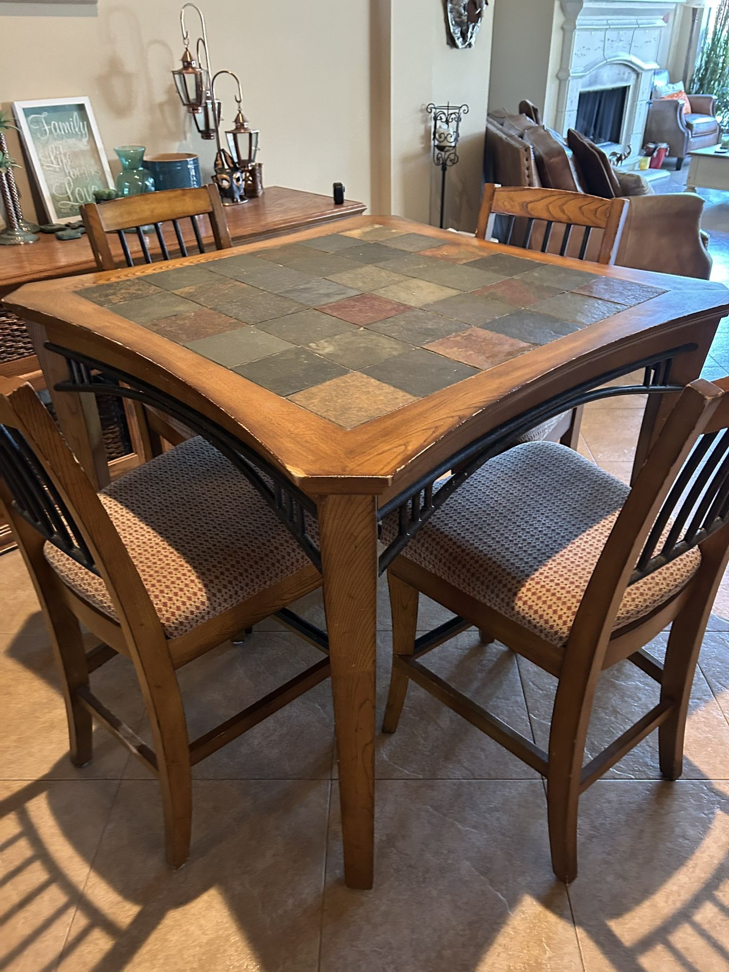 Dining Table And  4 Chairs 