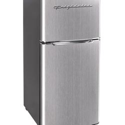 4.5 CU. FT. 2-DOOR RETRO
PLATINUM DESIGN
COMPACT FRIDGE