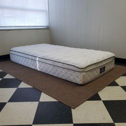 Twin size mattress - can DELIVER almost anywhere for $20 extra - gently used and in very good condition 😍