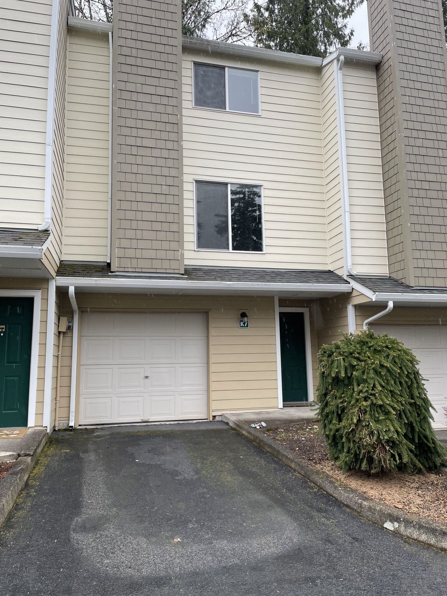 Salmon Creek Condo With Garage