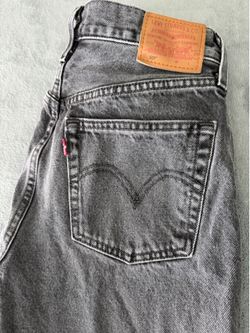 WOMENS LEVI PANTS $50