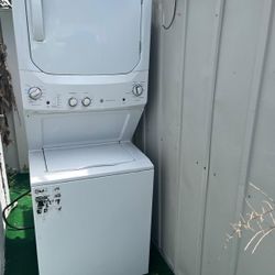 Ge Stackable Waher And Dryer