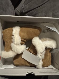 UGGS SZ 4/5