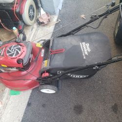 CRAFTSMAN  6.75 SELF PROPELLED LAWNMOWER! WITH BAG!
