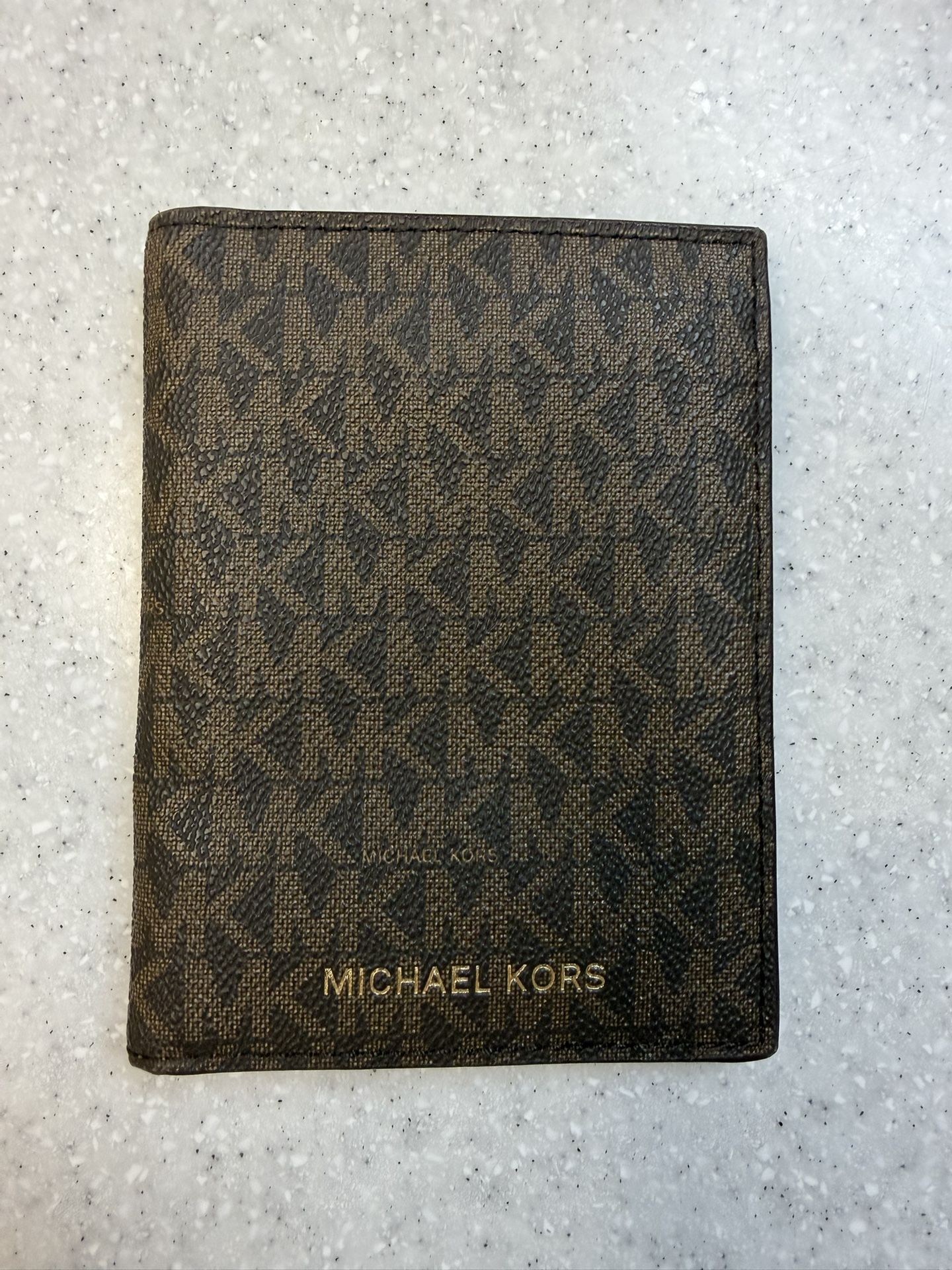 Michael Kors Unisex Jet Set Travel Passport Credit Card ID Holder / Wallet