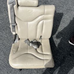 01  YUKON THIRD SEAT 