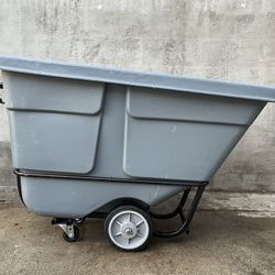 Uline Heavy Duty Tilt Truck - 1⁄2 Cubic Yard, Gray