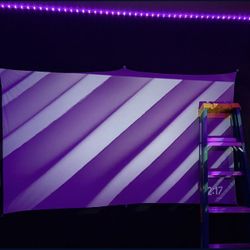 Projector W/Screen 