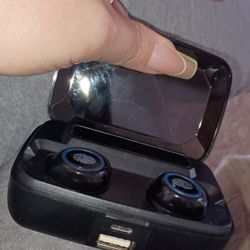 Pair Of Chargeable Earbuds Brand New Never Used I Have 2 Pair With Chargers 