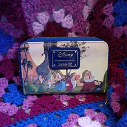 Disney Loungefly Wallet Snow White and the 7 Dwarfs Like New 