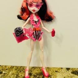 Monster High Draculaura Swim Class Doll With Fangs Complete with Accessories