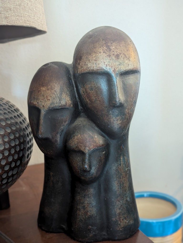 3 headed statue 