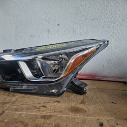 2020 2022 nissan versa driver oem Halogen Headlight 