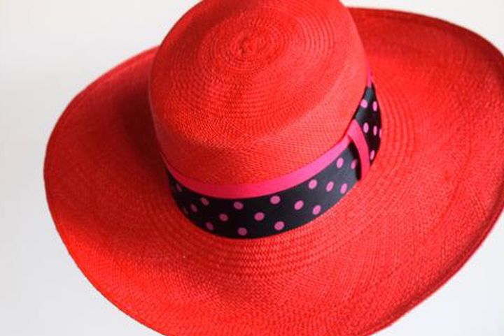 ANDALUZ HAT : RED. ELEGANT AND DIGNIFIED HAT FOR SOCIAL EVENTS