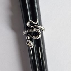 LADIES NEW SIZE 6 UNIQUE SILVER SNAKE RING