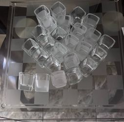 GLASS CHECKER GAME WITH SHOT GLASSES