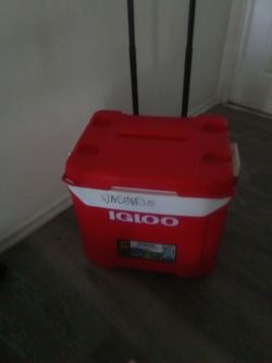 Igloo Latitude 60 Qt. Roller - Rave Red