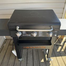 30” Blackstone Griddle Grill Stored Under Cover And Covered