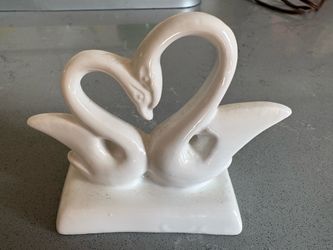 Adorable Swan Cake Topper