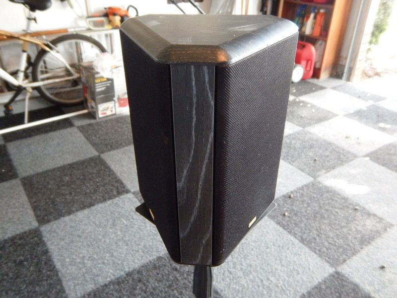 Jamo surround 200 speakers w/Bello'ggetti stands & 12ga. Monster wire