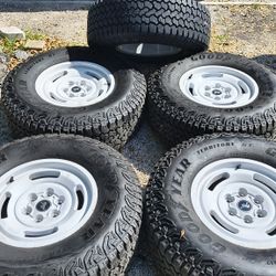 (5) 17" Ford Bronco Heritage OEM 2025 2026 wheels and tires
