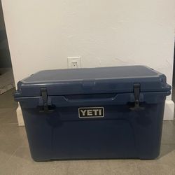 YETI Tundra 45 Cooler Navy