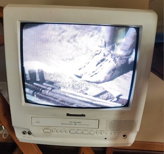 Panasonic 13 TV/VCR /FM Combo Gaming VHS Player Working PV-C1352W no remote2002