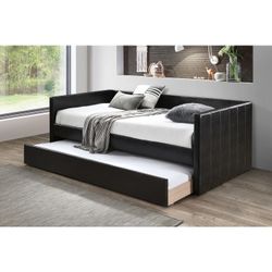 Warehouse Clearance Sale! Brand New Twin Size Daybed With Trundle **No Mattresses**